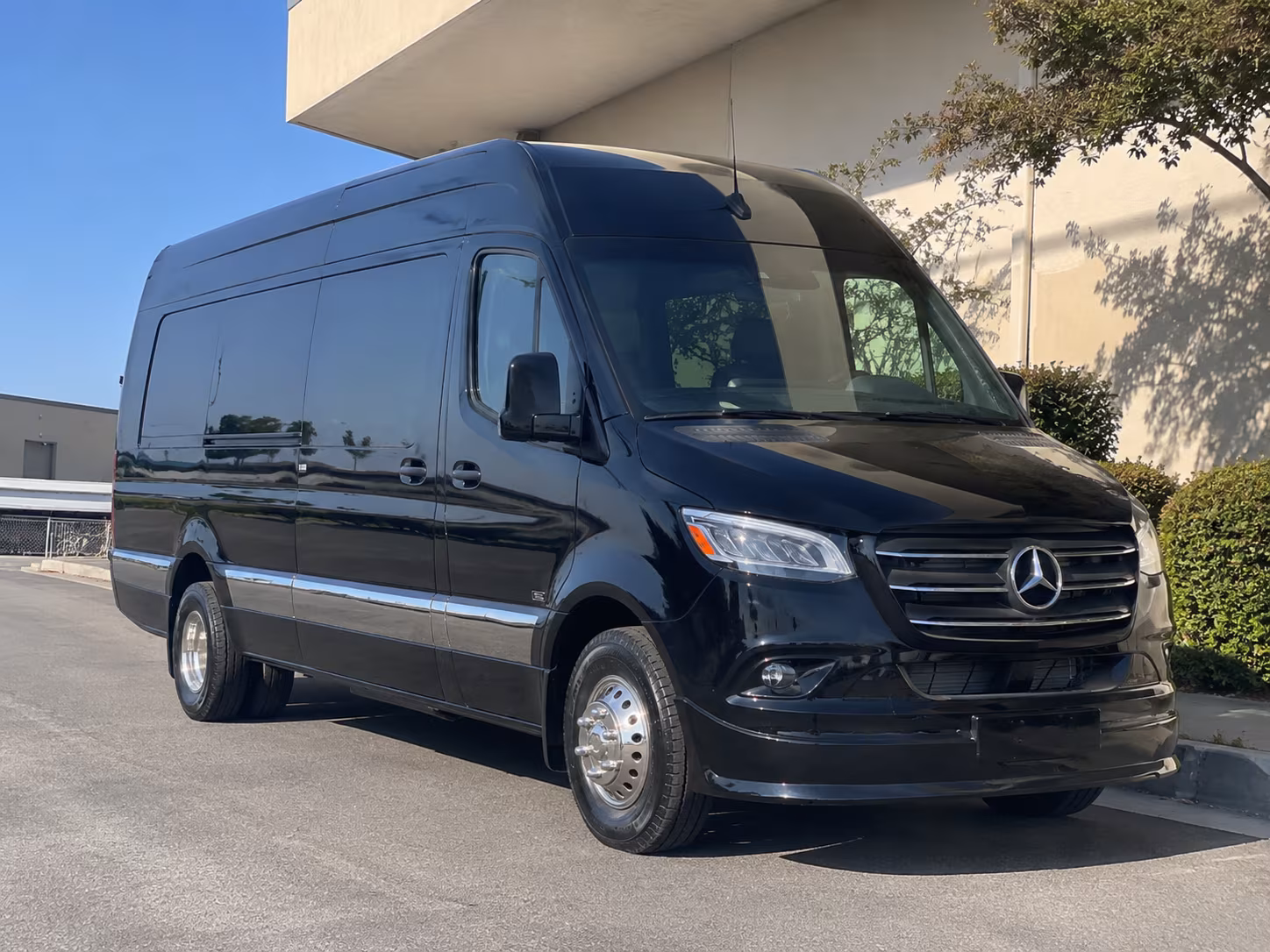 bus rental options for plantation trips