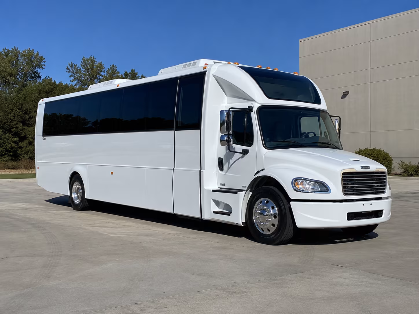 plantation 28 passenger party bus